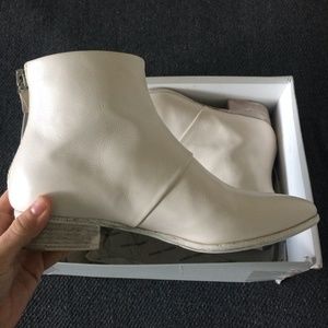 NIB Alberto Fermani White Ankle Boot Made In Italy
